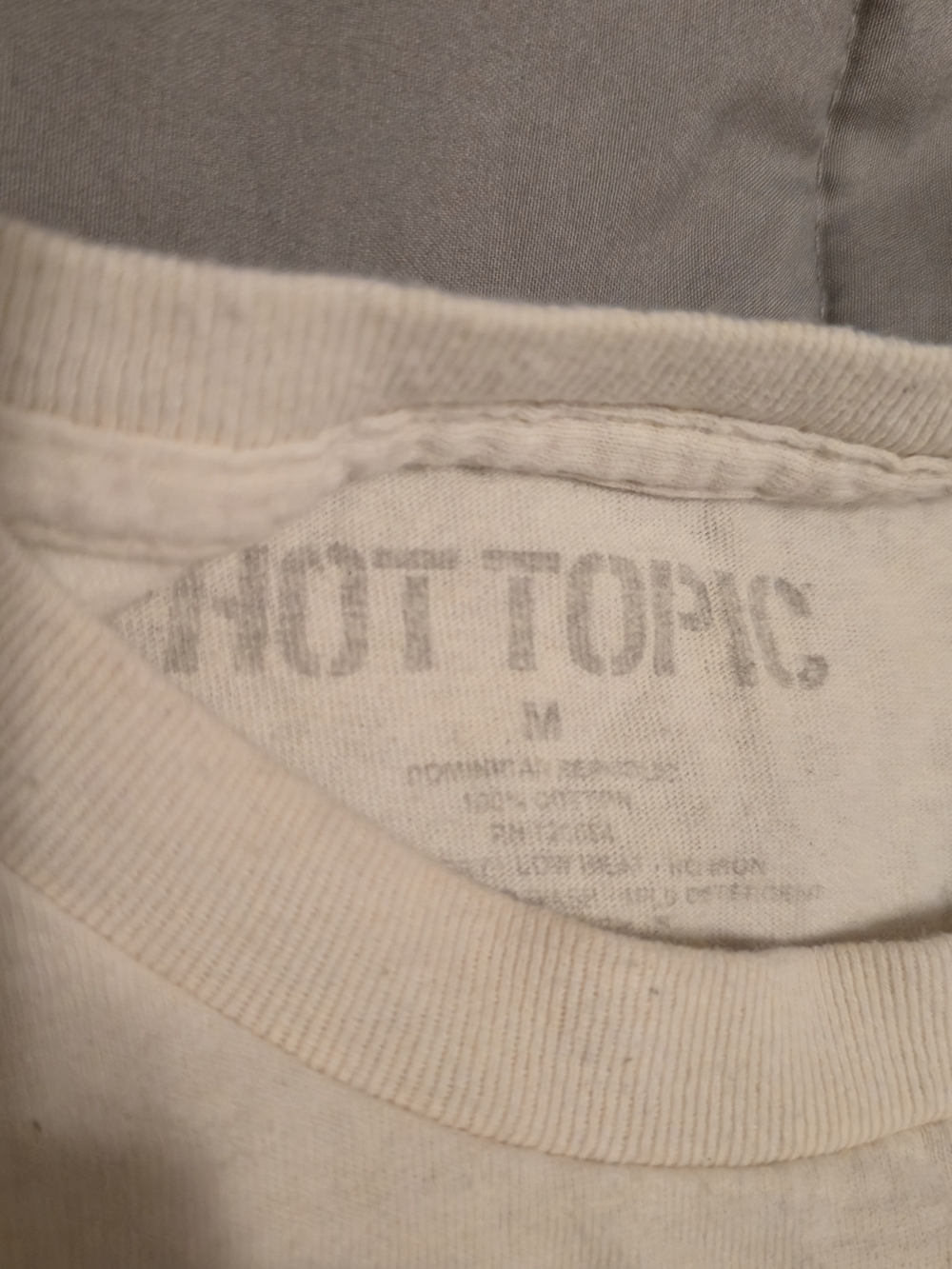 Hot Topic White frog Strawberry Milk Cartoon Graphic Short Sleeve T-Shirt M - Picture 2 of 2